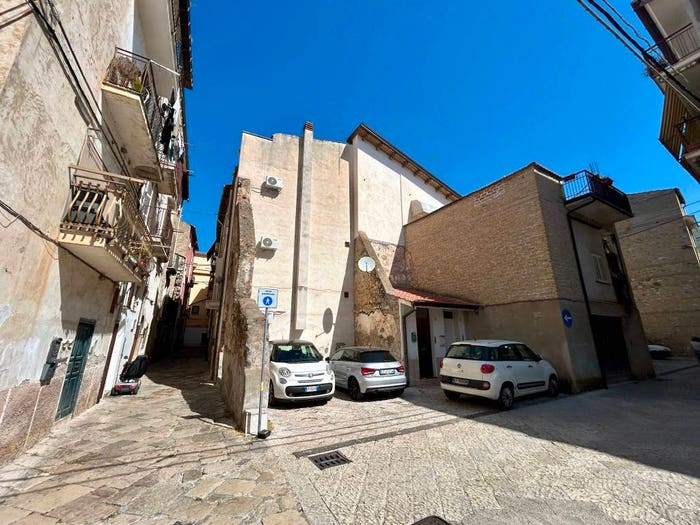 Casa quadrilocale in vendita in Via Salvatore Rosa, Centro, Fondi