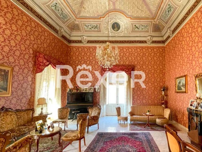 Appartamento con 6 locali in vendita in Piazza Piave, Bronte