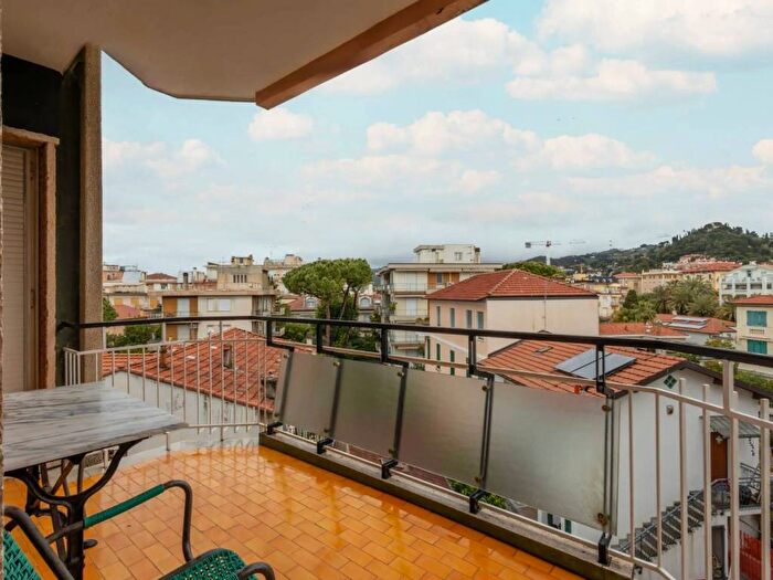 Appartamento bilocale in vendita in Via Regina Margherita, Centro, Bordighera