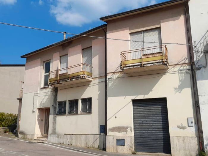 Casa con 6 locali in vendita in Via Borgo Garibaldi, Centro, Deruta