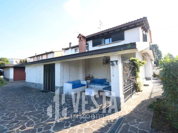 Casa quadrilocale in vendita in Via Gaetano Donizetti, Centro, Osnago