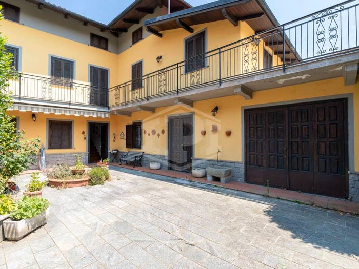 Casa con 6 locali in vendita in Via Aurelio Andreis, Centro, Barbania