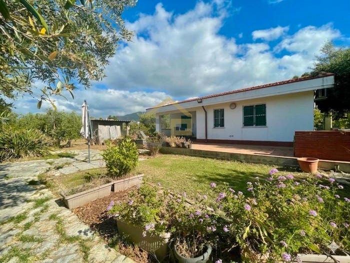 Casa quadrilocale in vendita in Contrada Barone, Castellammare del Golfo