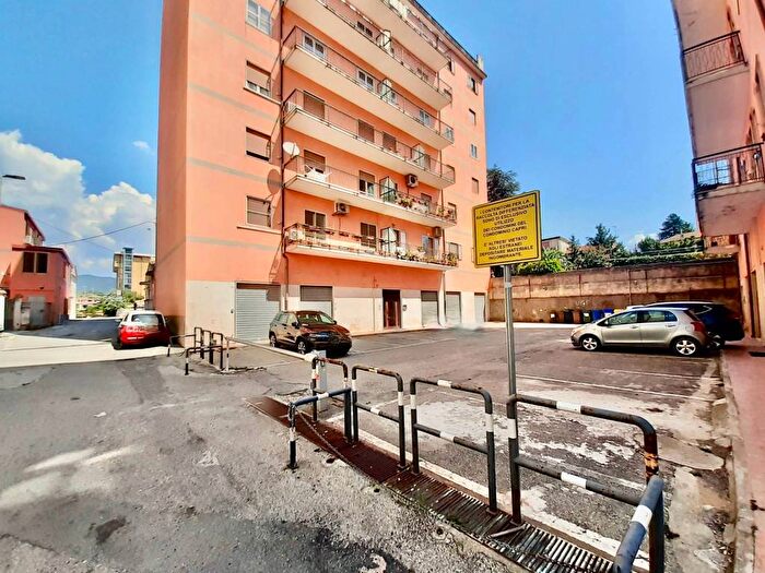 Appartamento trilocale in vendita in Via Vincenzo Catalani, Pontegrande Sant'Elia, Catanzaro
