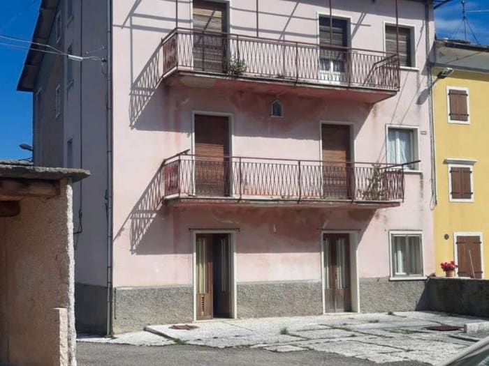 Casa con 6 locali in vendita in Contrada Vaona, Sant'Anna d'Alfaedo