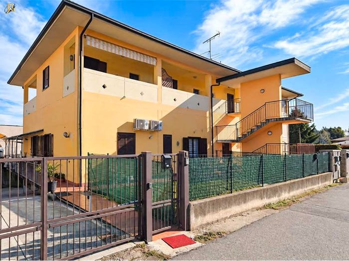 Appartamento trilocale in vendita in Via VIII Marzo, Centro, Borgo Ticino