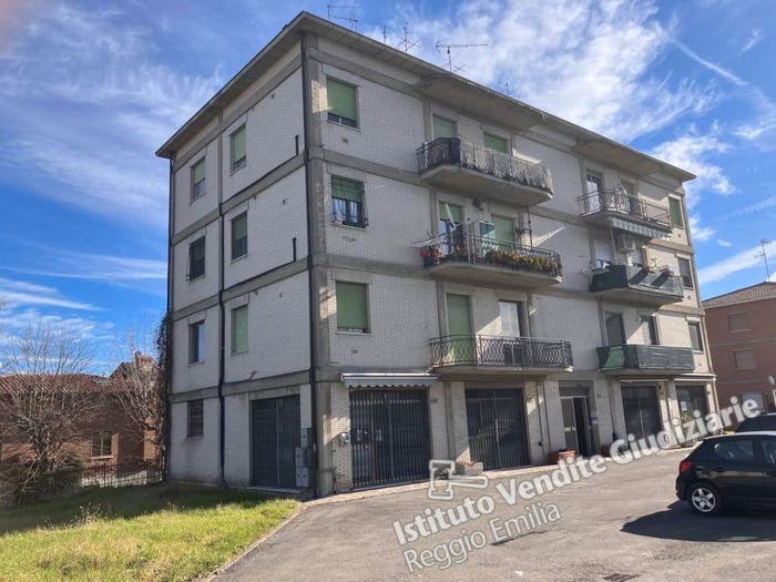 Appartamento con 6 locali in vendita in Via Statale, Centro, Casalgrande