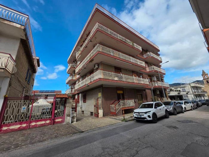 Appartamento con 6 locali in vendita in Via Alcide De Gasperi, Cicciano