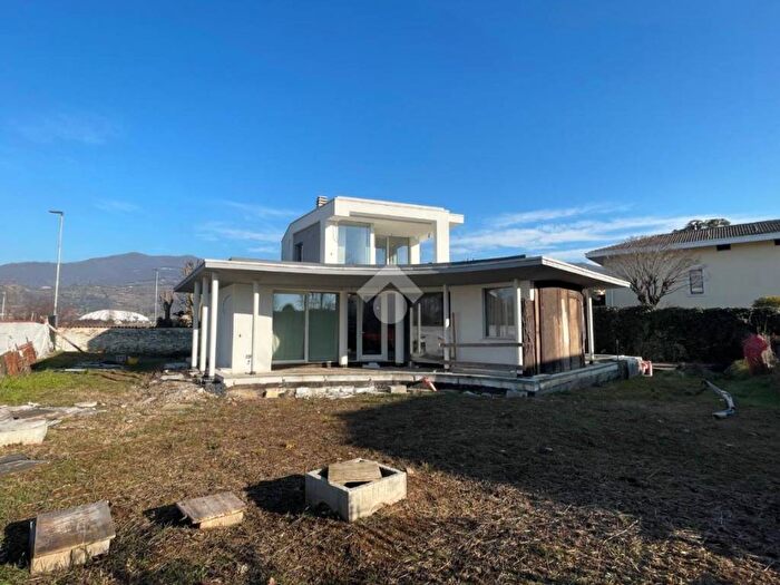 Casa quadrilocale in vendita in Via Don Giuseppe Giavarini, Fantasina, Cellatica