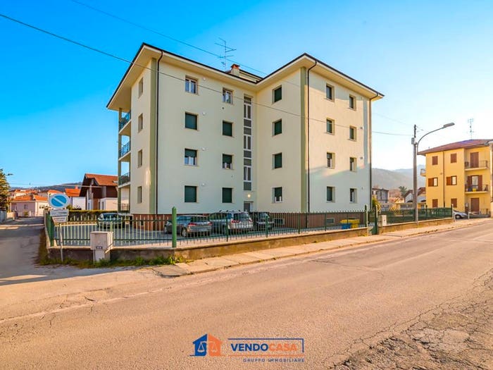 Appartamento quadrilocale in vendita in Via Roberto Blanchi di Roascio, Centro, Dronero