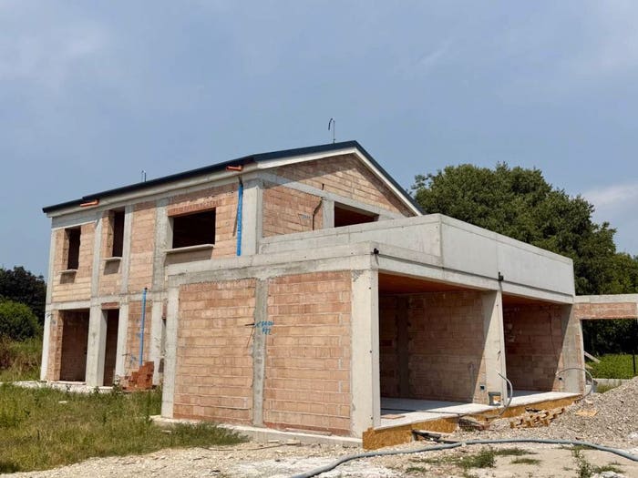 Appartamento quadrilocale in vendita in Via Madonna, Centro, Castello di Godego