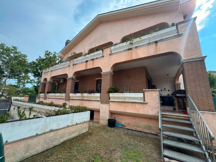 Casa con 6 locali in vendita in Viale dei Romagnoli, Acilia, Roma