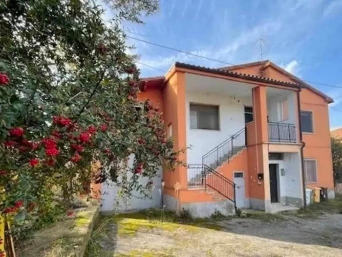 Casa con 6 locali in vendita in Contrada Chioviano, Bisenti