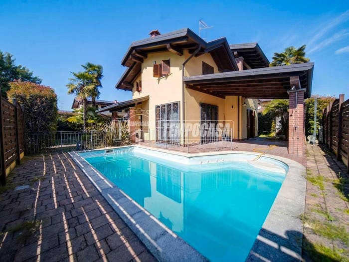 Casa con 5 locali in vendita in Via Monte Bianco, Pombia