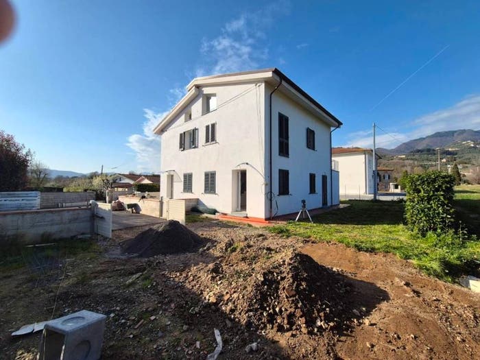 Casa con 6 locali in vendita in Via Fraga Alta, Marlia, Capannori