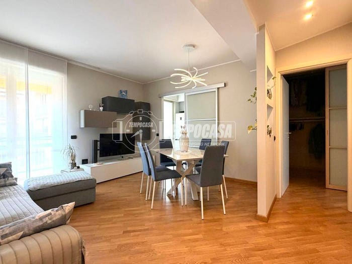 Appartamento trilocale in vendita in Via San Luigi, Centro, Arona