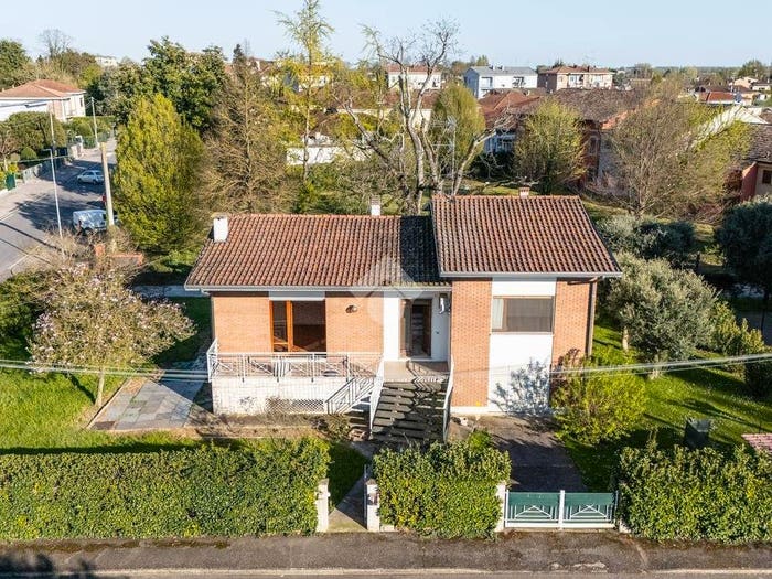 Casa trilocale in vendita in Via Arturo Toscanini, Centro, Moglia