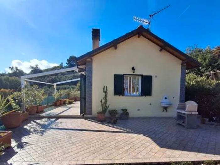 Appartamento bilocale in vendita in Via Pinea Spessa No Number, Civezza