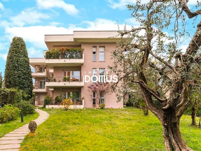 Appartamento quadrilocale in vendita in Viale Camillo Benso di Cavour, Desenzano Centro, Desenzano del Garda