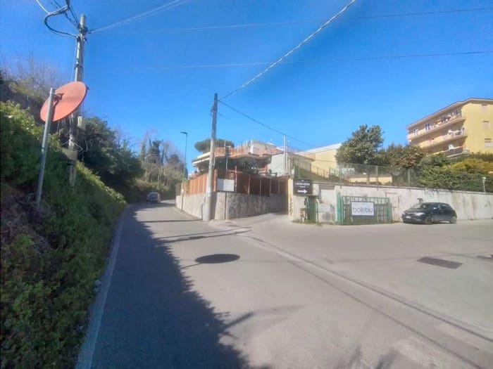 Appartamento quadrilocale in vendita in Via Gaetano Salvatore, Zona Ospedaliera, Napoli