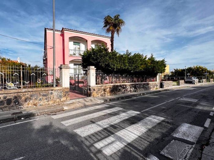 Appartamento quadrilocale in vendita in Via Libertà, Procida