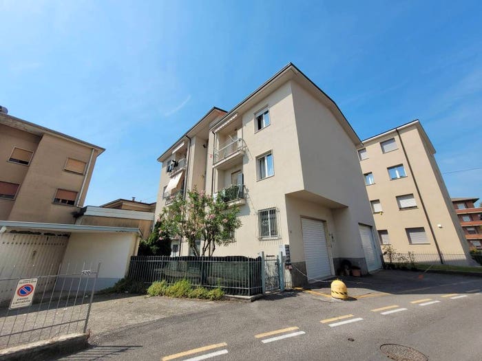 Appartamento trilocale in vendita in Via Montello, Calusco d'Adda