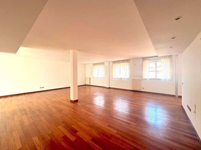 Appartamento trilocale in vendita in Via Salasco, Bocconi, Milano
