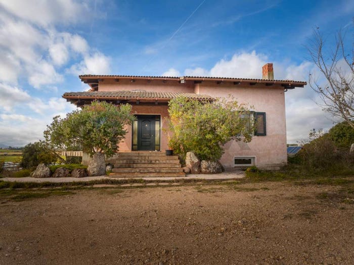 Casa con 6 locali in vendita in Strada Nuraghe Isfundadu, Olmedo