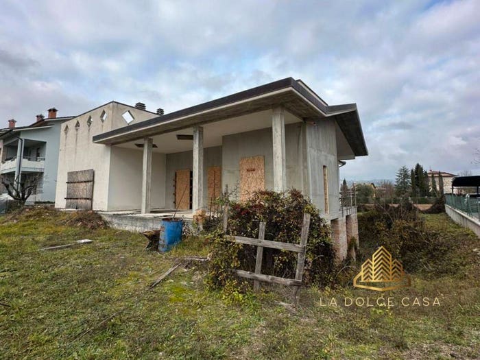 Casa con 6 locali in vendita in Via delle Arti, Centro, Pergola