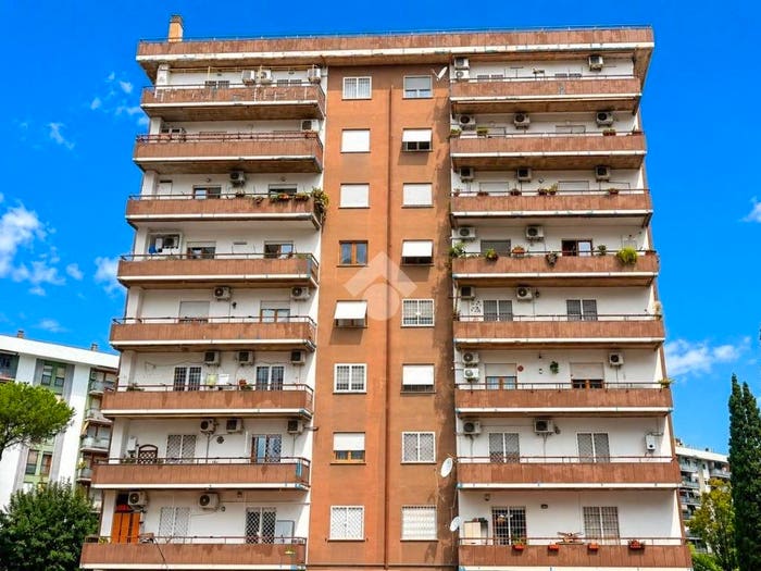 Appartamento trilocale in vendita in Via Libero Leonardi, Cinecittà, Roma