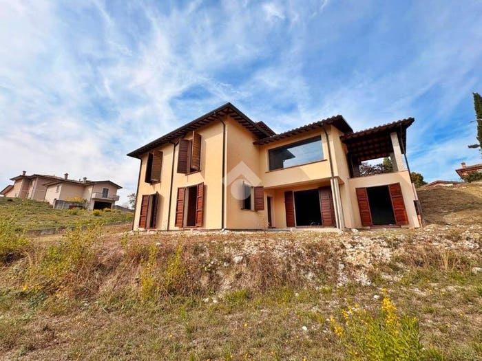 Casa con 6 locali in vendita in Via Collecchie, Centro, Nocera Umbra