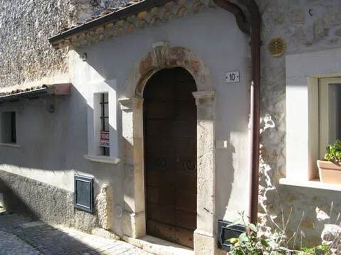 Casa trilocale in vendita in Roccacasale