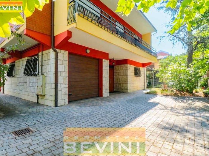 Casa con 6 locali in vendita in VIALE XXII APRILE, Modena Est, Modena
