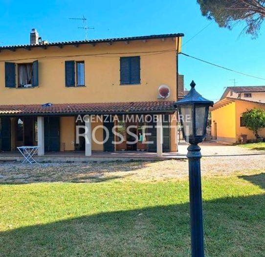 Casa con 6 locali in vendita in Fucecchio