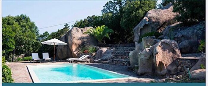 Casa con 6 locali in vendita in Cugnana, Olbia