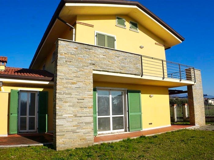 Casa quadrilocale in vendita in Via Marina, Avenza, Carrara