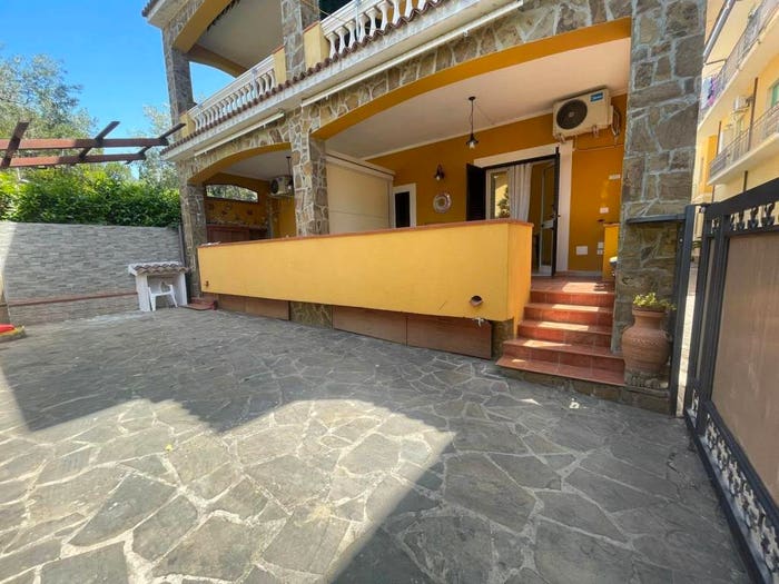 Appartamento con 6 locali in vendita in Corso Beato Simeone, Santa Maria, Castellabate