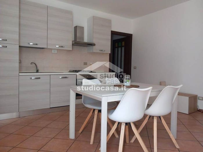 Appartamento trilocale in vendita in Via Castellazzo, Centro, Palazzo Pignano