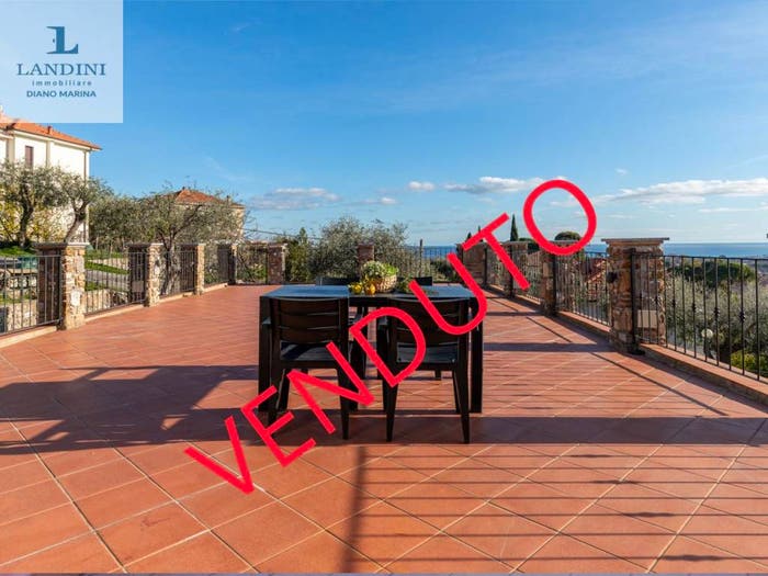 Appartamento trilocale in vendita in Via Diano Castello, Centro, Diano Castello
