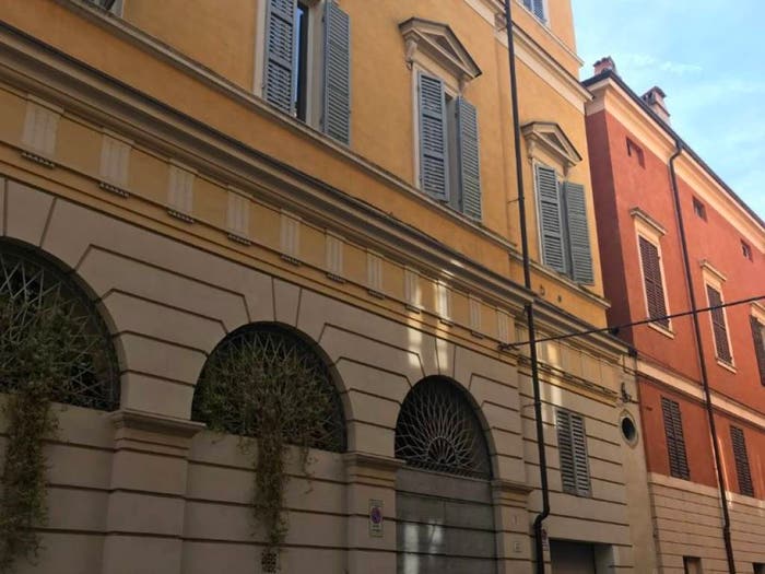 Appartamento con 6 locali in vendita in Viale Martiri della Libertà, Viali, Modena