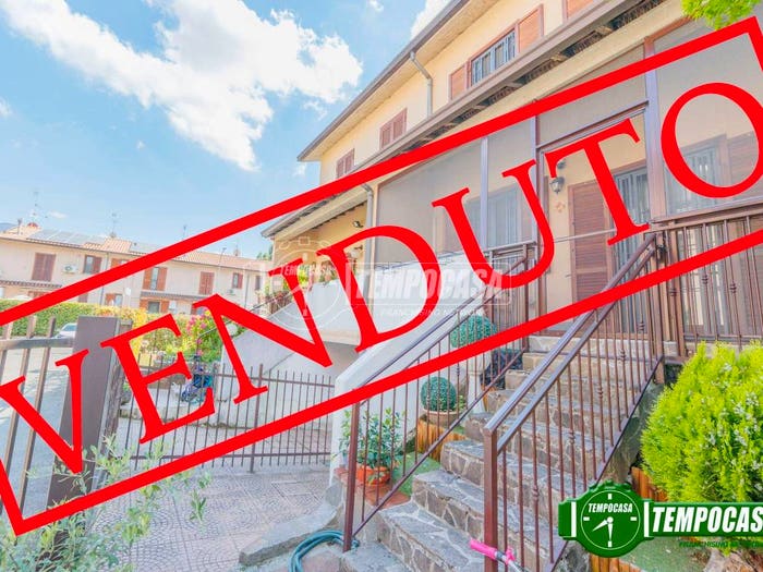 Casa quadrilocale in vendita in Via monsignor felice falcetti, Centro, Lacchiarella