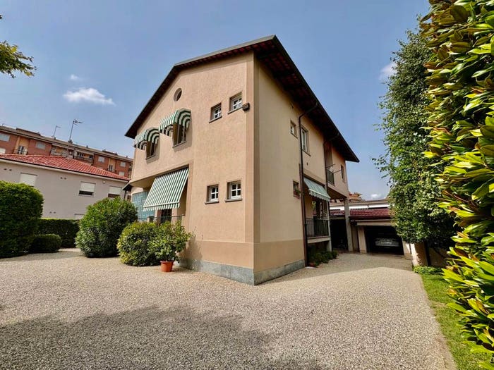 Casa con 6 locali in vendita in Via Alba, Centro, Fossano