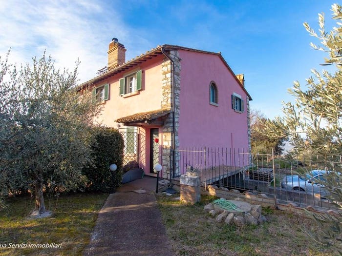 Casa quadrilocale in vendita in Via Poggio Vecchio, Centro, Guardea