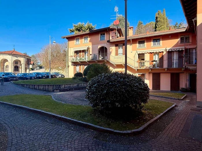Appartamento trilocale in vendita in Piazza San Marcellino, Centro, Imbersago