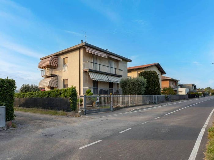 Casa quadrilocale in vendita in Via Lungobrembo, Curno