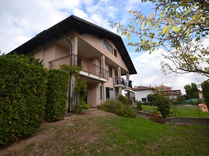 Casa con 6 locali in vendita in Via Barazzetto, Vigliano Biellese