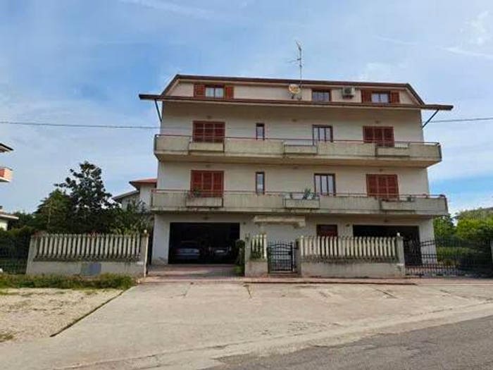 Appartamento con 6 locali in vendita in Via Pastine SNC, Ancarano
