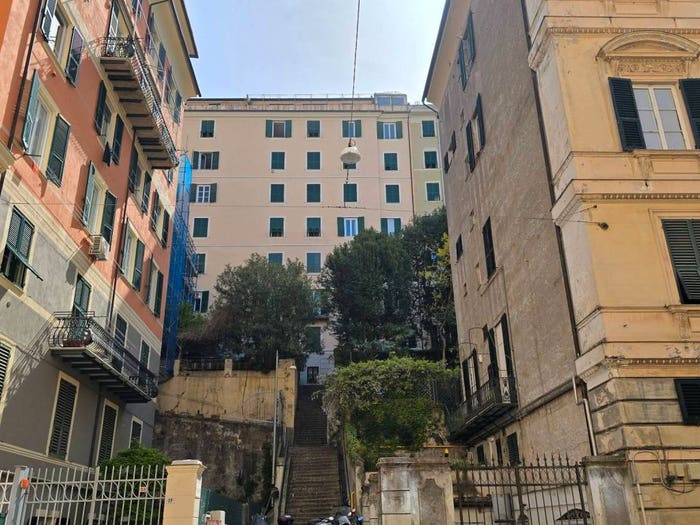 Appartamento con 6 locali in vendita in Passo Palestro, Castelletto, Genova