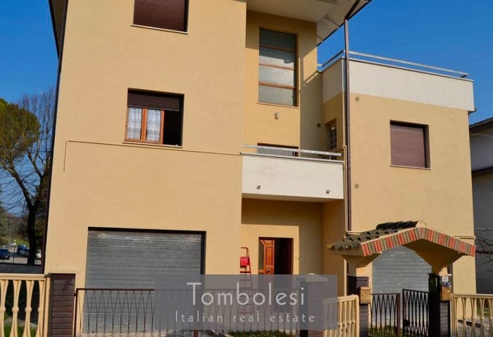 Appartamento quadrilocale in vendita in Via Enrico Medi, Centro, Pergola