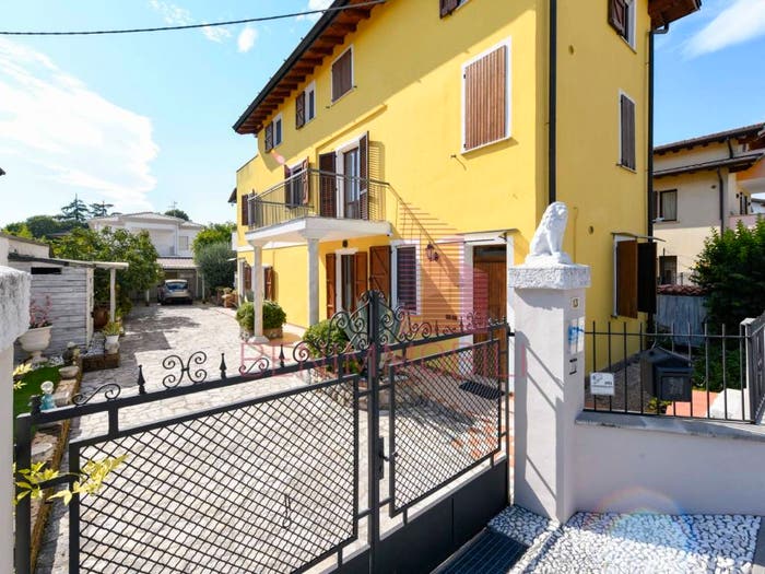 Casa quadrilocale in vendita in Via Pietro Mascagni, Centro, Ghedi